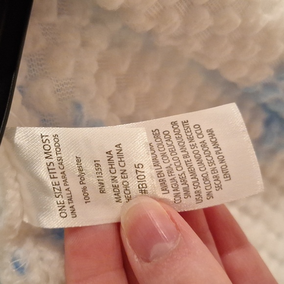 Fluffy robe with hood and tie belt - Picture 9 of 10